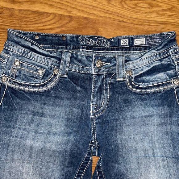 ❤️🔥MISS ME❤️🔥 Women’s Distressed Capris - Picture 3 of 6